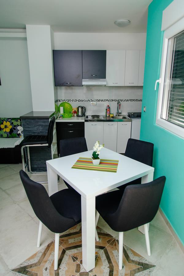 Apartmani Mozaici ริซาน ภายนอก รูปภาพ
