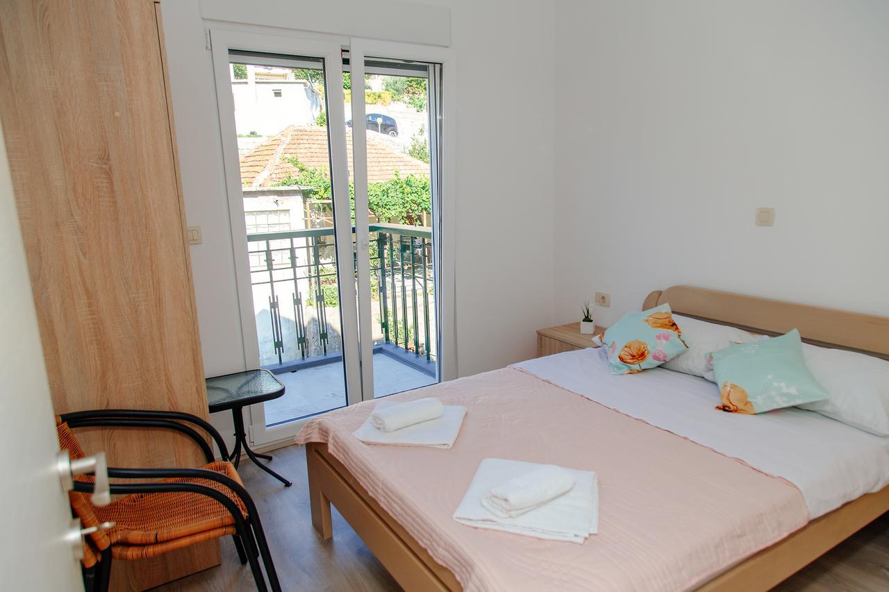 Apartmani Mozaici ริซาน ภายนอก รูปภาพ
