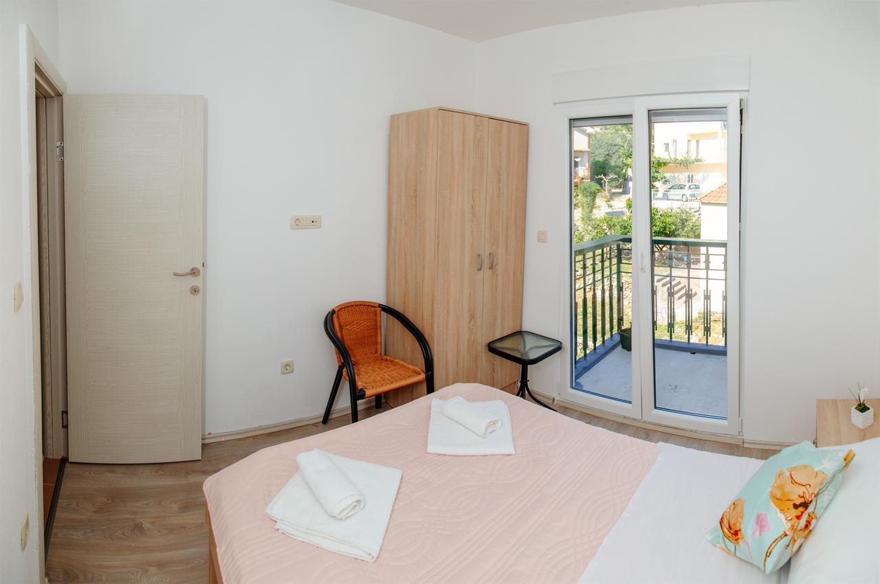 Apartmani Mozaici ริซาน ภายนอก รูปภาพ